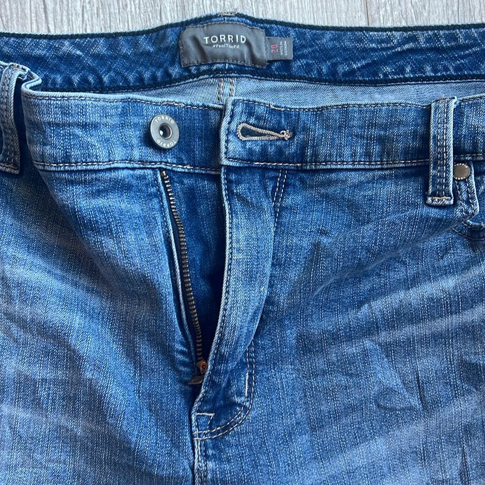 Torrid Stretch Jean Shorts Women’s Plus Size 20